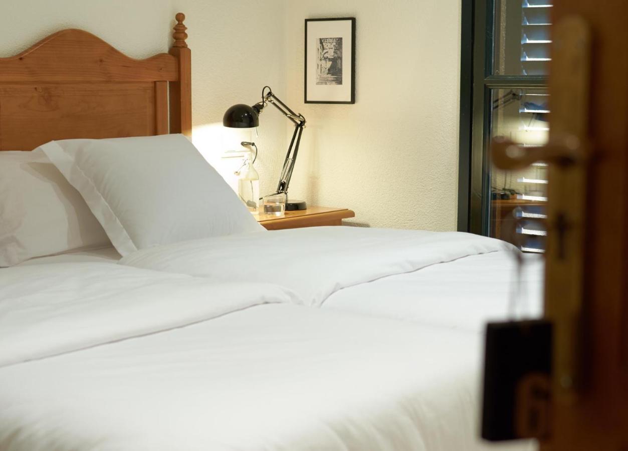 Hostal Can Maret Vilademuls Buitenkant foto