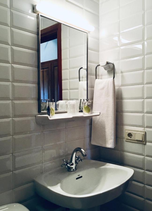 Hostal Can Maret Vilademuls Buitenkant foto